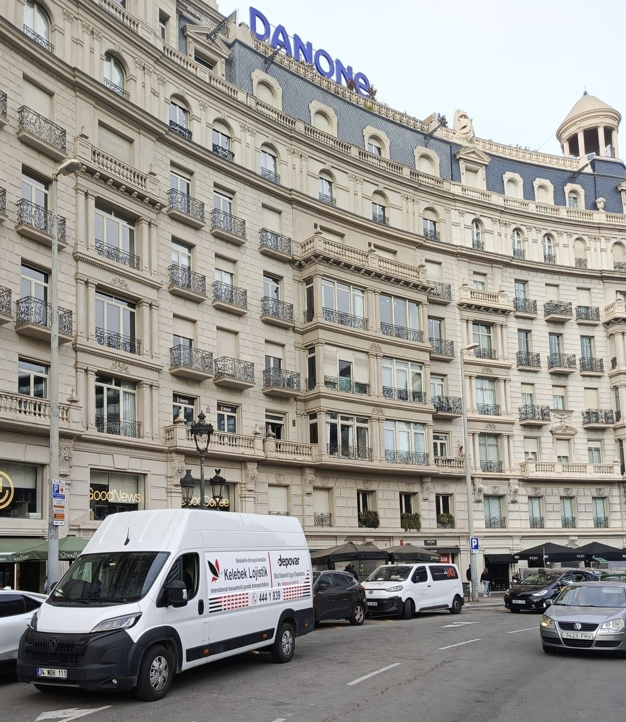 Nişantaşı VIP nakliyat kamyonu Kelebek Lojistik ambalajlama